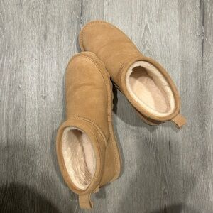 Bearpaw ultra mini women’s size 8